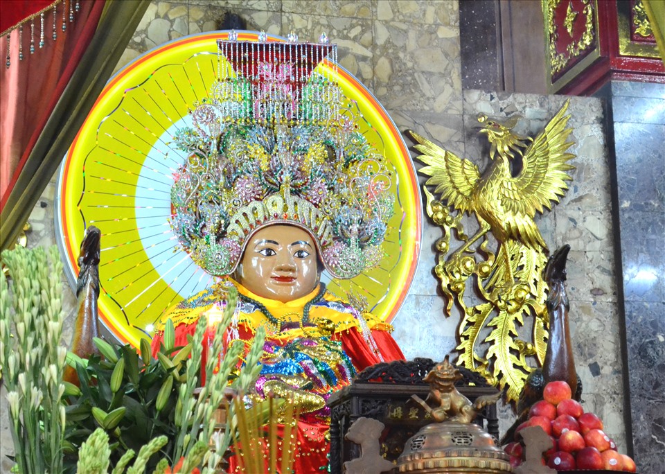 Bà chúa xứ là ai?