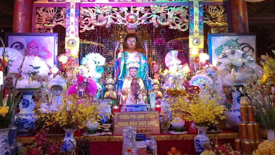 Bà Chúa Vực là ai?