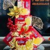 Mẫu tháp bánh kẹo Cosy đặt tại bàn thờ tổ tiên