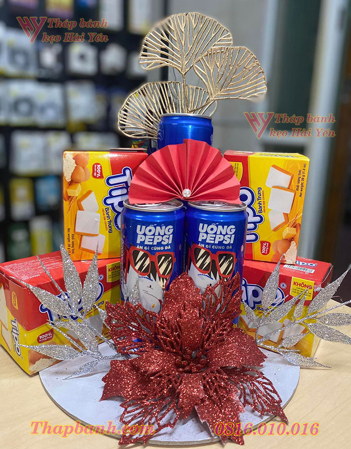 Tháp nước ngọt pepsi kết hợp với bánh